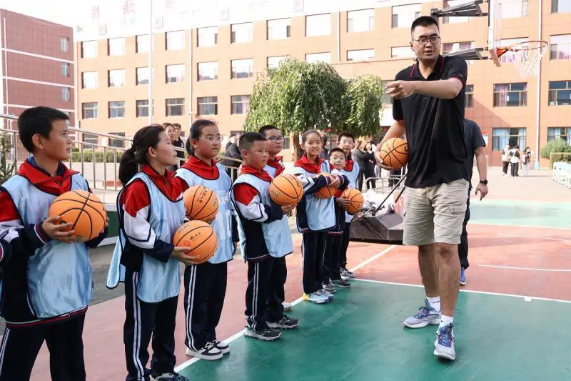 业余爱好者如何在有限时间内提升篮球优势_0